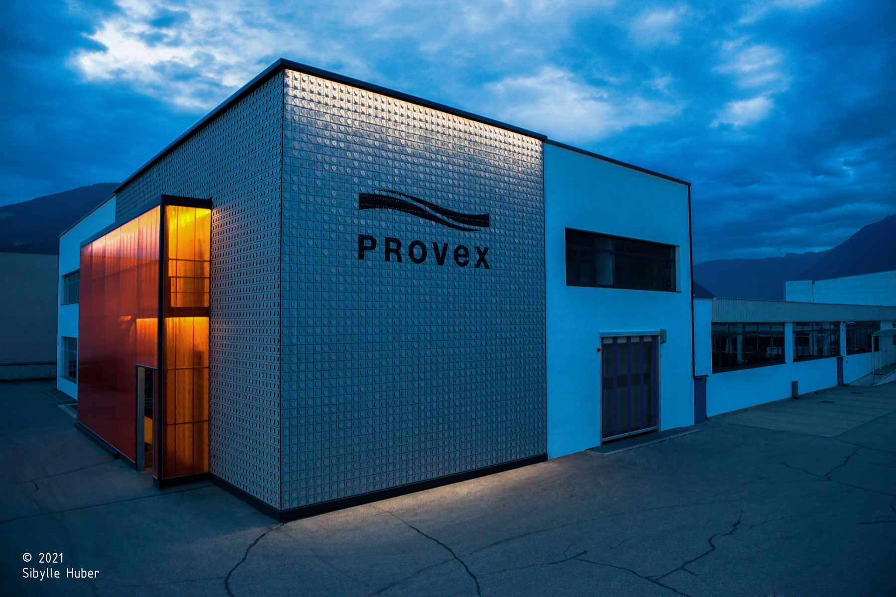 Provex; Brunico; Sede Aziendale; Headquarters; Magazzino; cabine doccia; box cabina doccia; prodotti per la doccia; monovolume architecture + design; architettura Alto Adige; monovolume architetti