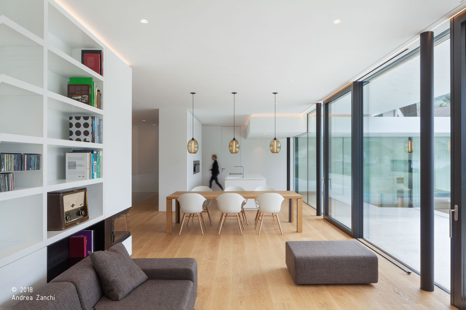Haus T; Eppan; Südtirol; Wohnprojekt; Architektur & Landschaft; Luxusvilla; Innenarchitektur; Freistehende Villa; Fassade; Luxuspool; Garten; Privatgarten; Natur; zeitgenössische Architektur; monovolume architecture + design; Architektur Südtirol; monovolume architects