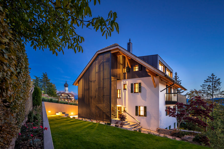 Casa K2; Soprabolzano; Architettura Vernacolare; Tradizioni; Legno; Tetto monumentale; progetto residenziale; Architettura & Paesaggio; Villa bifamiliare; Interior Design; architettura contemporanea; monovolume architecture + design; architettura Alto Adige; monovolume architetti
