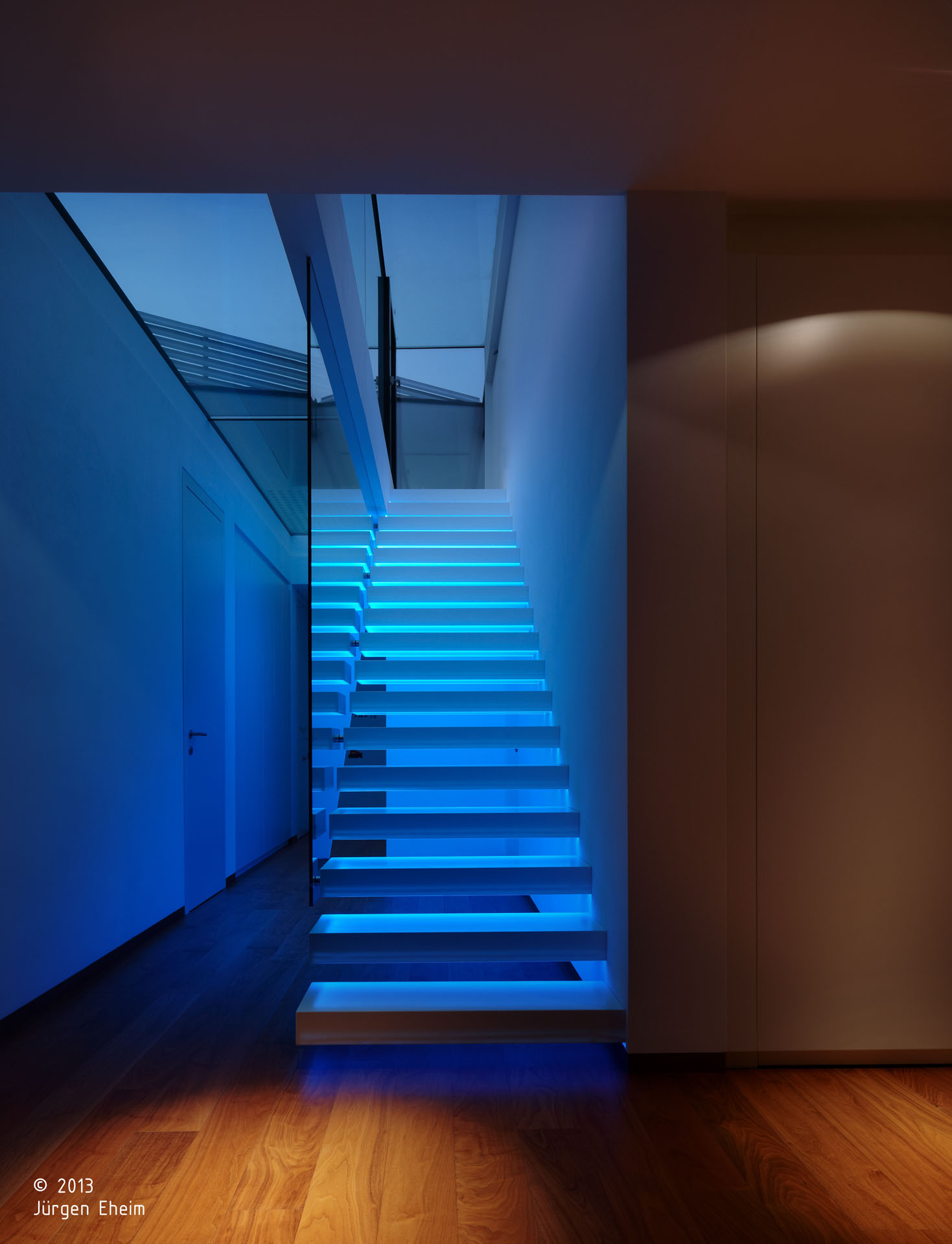 Appartamento K; Bolzano; ristrutturazione; interior design; monovolume architecture + design; architettura Alto Adige; Corian, scala Corian, architettura moderna; monovolume architetti