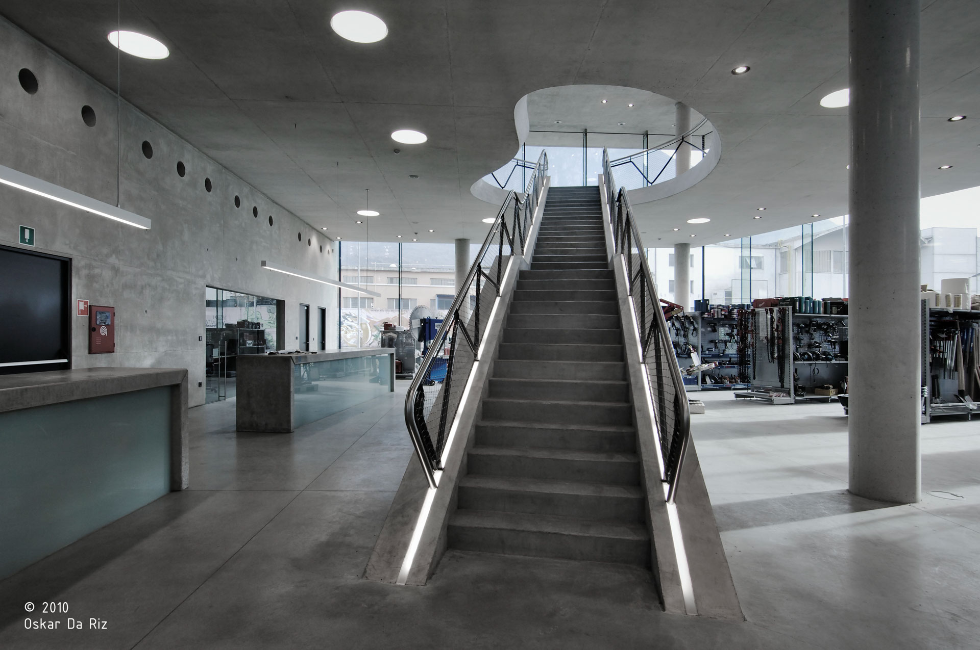 Blaas; Bozen; Firmensitz; Sichtbeton; Ausstellungsraum; Werkstatt; Betonarchitektur; monovolume architecture + design; Architektur Südtirol; monovolume Architekten
