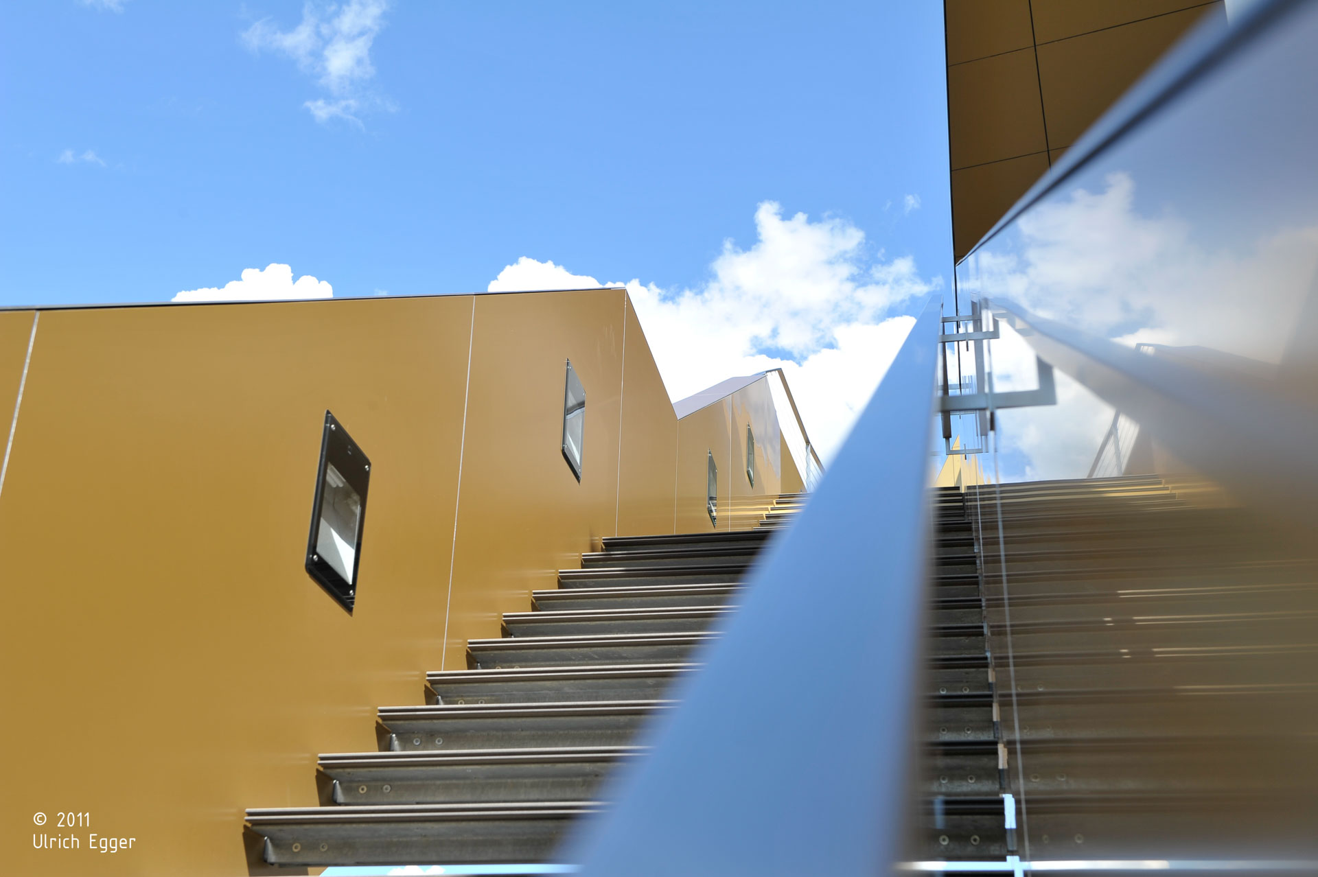 Hans Klotz; Bolzano; Sede Aziendale; Headquarters; Uffici; Ingrosso di frutta; Costruzione in accaio; Metallo Bronzo; Ponte d'Adige; monovolume architecture + design; architettura Alto Adige; monovolume architetti