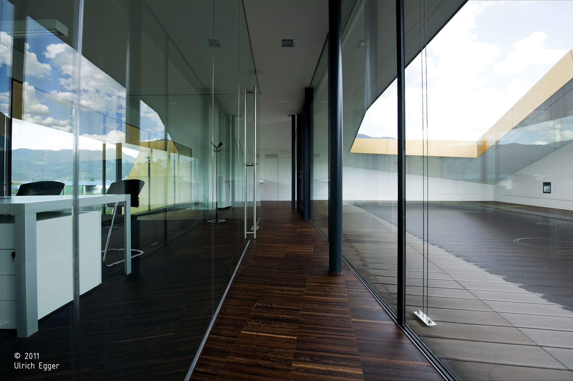 Hans Klotz; Bolzano; Sede Aziendale; Headquarters; Uffici; Ingrosso di frutta; Costruzione in accaio; Metallo Bronzo; Ponte d'Adige; monovolume architecture + design; architettura Alto Adige; monovolume architetti