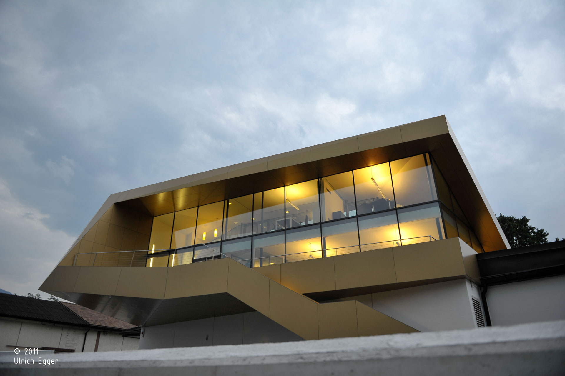 Hans Klotz; Bolzano; Sede Aziendale; Headquarters; Uffici; Ingrosso di frutta; Costruzione in accaio; Metallo Bronzo; Ponte d'Adige; monovolume architecture + design; architettura Alto Adige; monovolume architetti