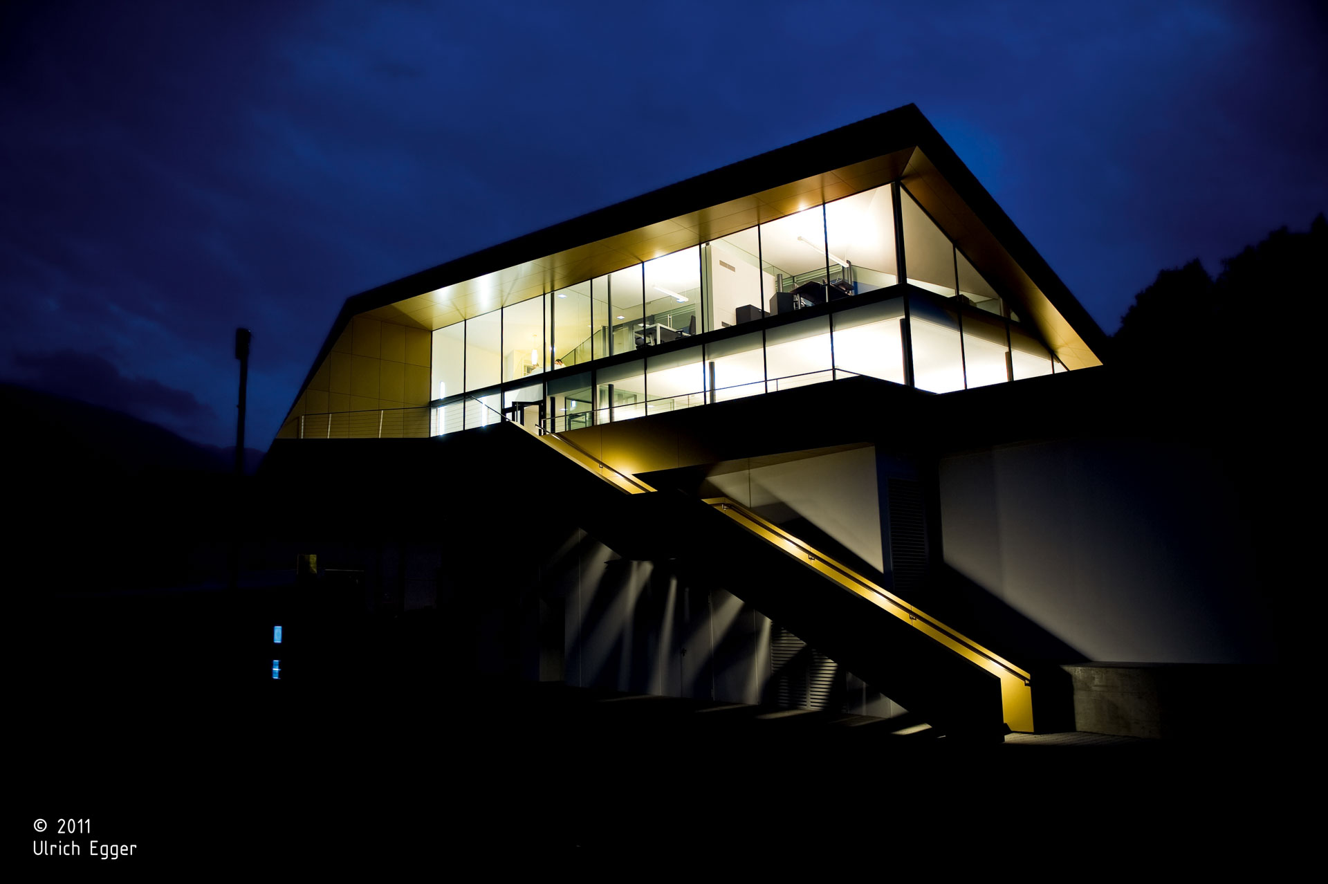 Hans Klotz; Bolzano; Sede Aziendale; Headquarters; Uffici; Ingrosso di frutta; Costruzione in accaio; Metallo Bronzo; Ponte d'Adige; monovolume architecture + design; architettura Alto Adige; monovolume architetti