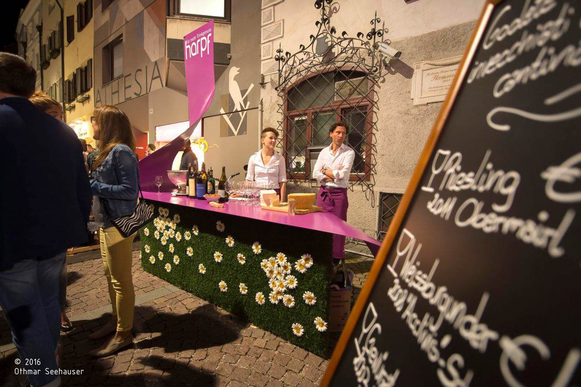 Harpf; Stand; Brunico; Lunghe Notti; gastronomia; Viola; monovolume architecture + design; architettura Alto Adige; architettura moderna; monovolume architetti, stand fieristico; interior design