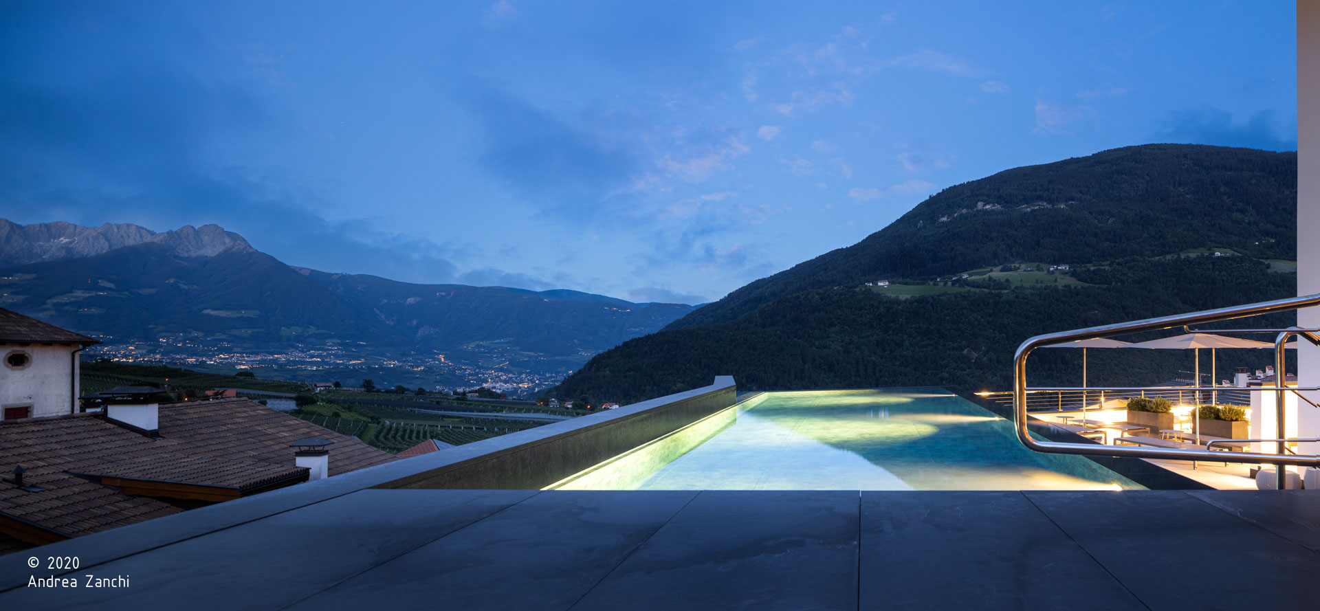 Alpin & Stylehotel DIE SONNE, Parcines; infinitypool; piscina; Tradizioni; Archittura alpina, hotel, vacanza a merano e dintorni; relax; monovolume architecture + design; architettura Alto Adige; architettura moderna; monovolume architetti