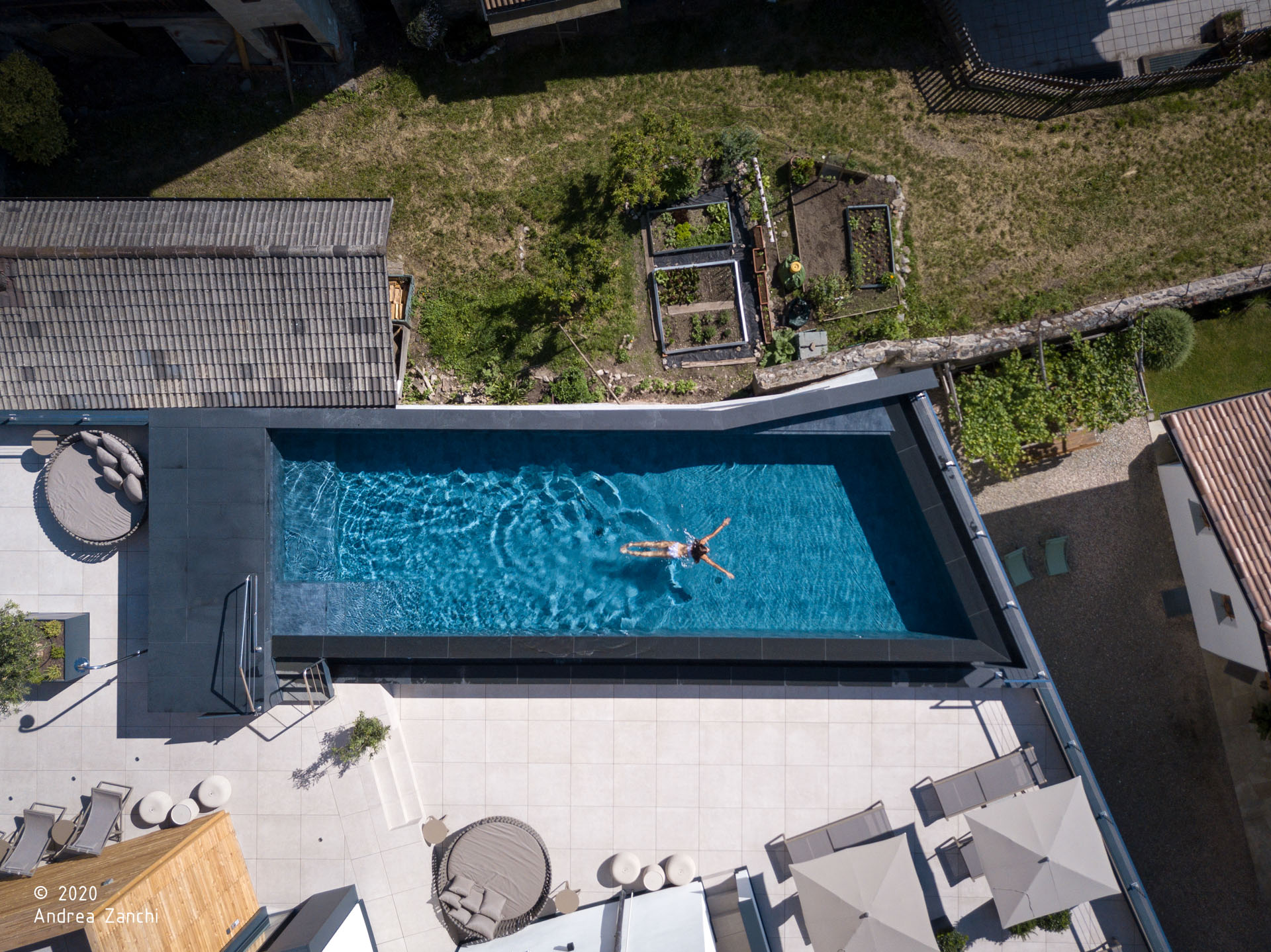 Alpin & Stylehotel DIE SONNE, Parcines; infinitypool; piscina; Tradizioni; Archittura alpina, hotel, vacanza a merano e dintorni; relax; monovolume architecture + design; architettura Alto Adige; architettura moderna; monovolume architetti