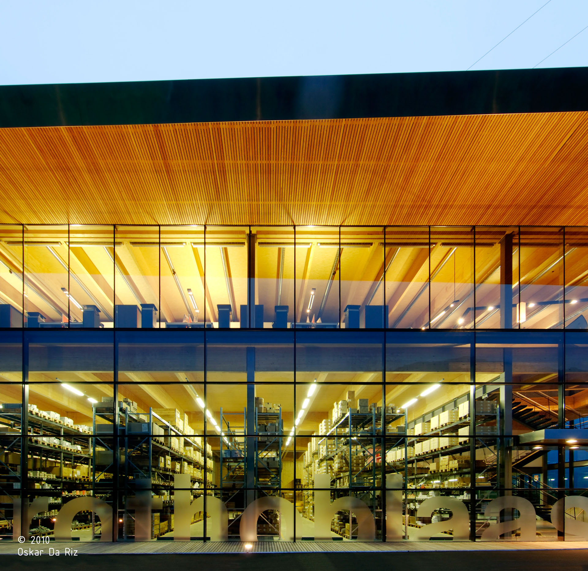 Rothoblass; Kurtatsch; Headquarters; Büros; Baumaterialien; Glas; Betonarchitektur; monovolume architecture + design; Architektur Südtirol; Architektur Südtirol; monovolume architects