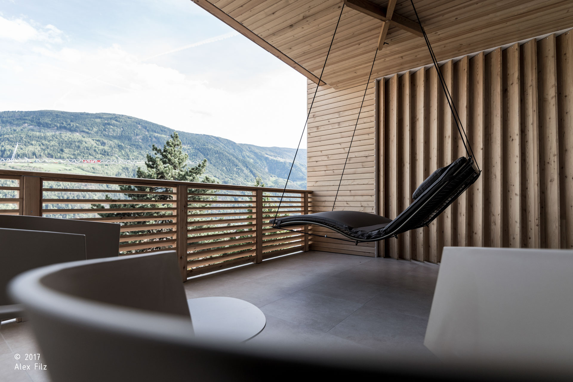Alpin & Stylehotel DIE SONNE, Parcines; infinitypool; piscina; Tradizioni; Archittura alpina, hotel, vacanza a merano e dintorni; relax; monovolume architecture + design; architettura Alto Adige; architettura moderna; monovolume architetti