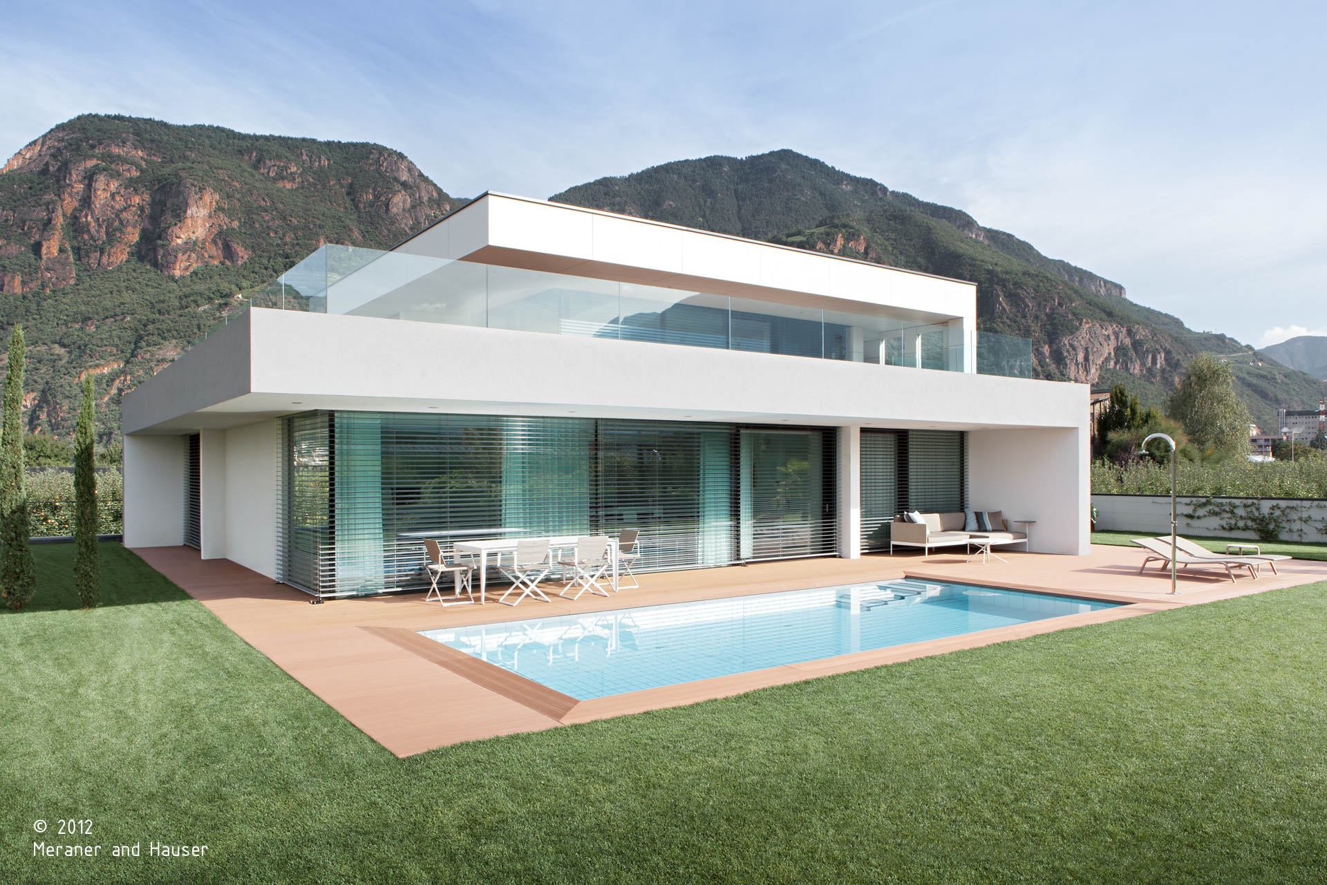 House M2; Merano; residential project; Architecture & Landscape; luxury villa; glass; holidays in South Tyrol; luxury house; photovoltaic panels; two-family villa; swimming pool; garden; nature; contemporary architecture; monovolume architecture + design; monovolume Bolzano; architecture South Tyrol; architecture studio Bolzano; monovolume architects