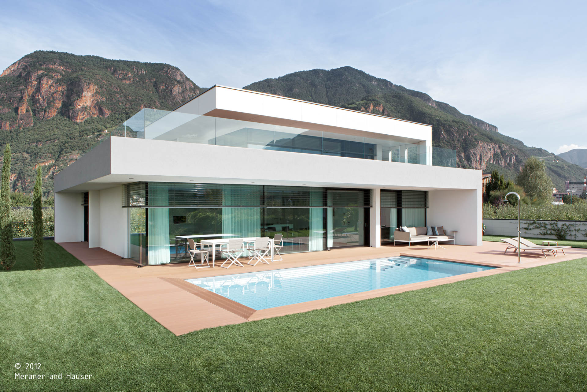 House M2; Merano; residential project; Architecture & Landscape; luxury villa; glass; holidays in South Tyrol; luxury house; photovoltaic panels; two-family villa; swimming pool; garden; nature; contemporary architecture; monovolume architecture + design; monovolume Bolzano; architecture South Tyrol; architecture studio Bolzano; monovolume architects