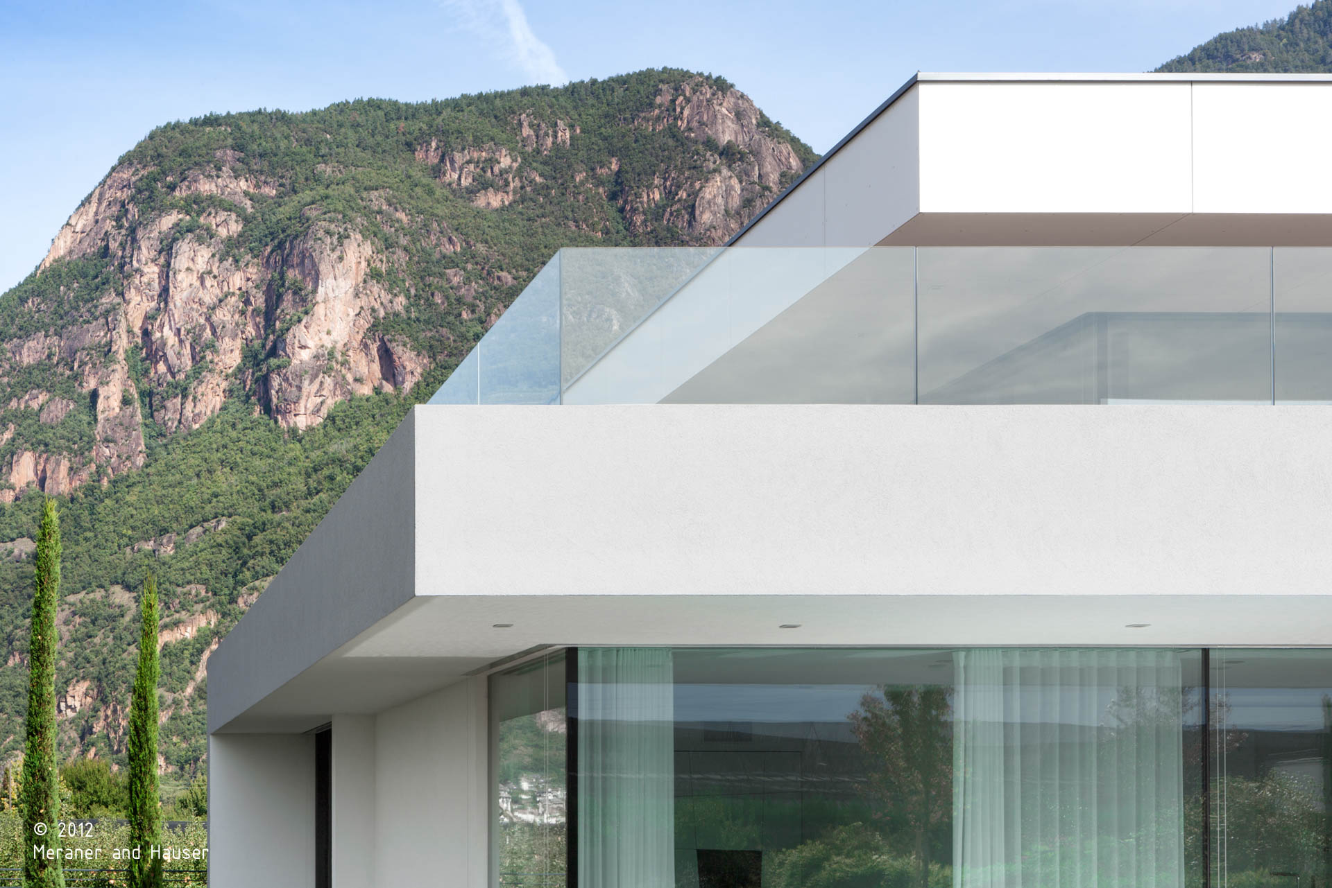House M2; Merano; residential project; Architecture & Landscape; luxury villa; glass; holidays in South Tyrol; luxury house; photovoltaic panels; two-family villa; swimming pool; garden; nature; contemporary architecture; monovolume architecture + design; monovolume Bolzano; architecture South Tyrol; architecture studio Bolzano; monovolume architects