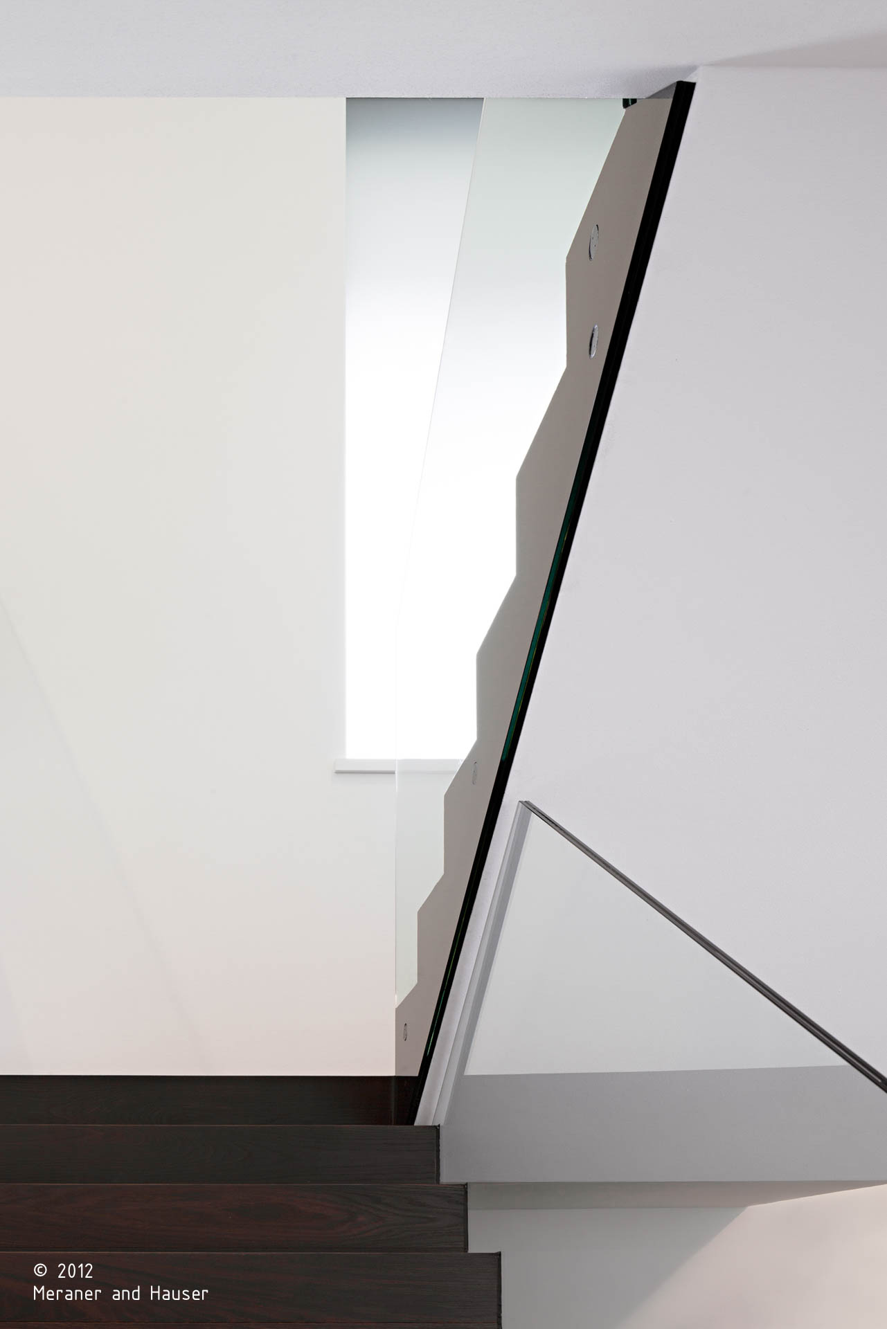 Casa M2; Merano; progetto residenziale; Architettura & Paesaggio; Villa di lusso; Vetro; Vacanze in Alto Adige; Casa di lusso; Pannelli fotovoltaici casa; Villa bifamiliare; Piscina; Giardino; Natura; architettura contemporanea; monovolume architecture + design; architettura Alto Adige; monovolume architetti