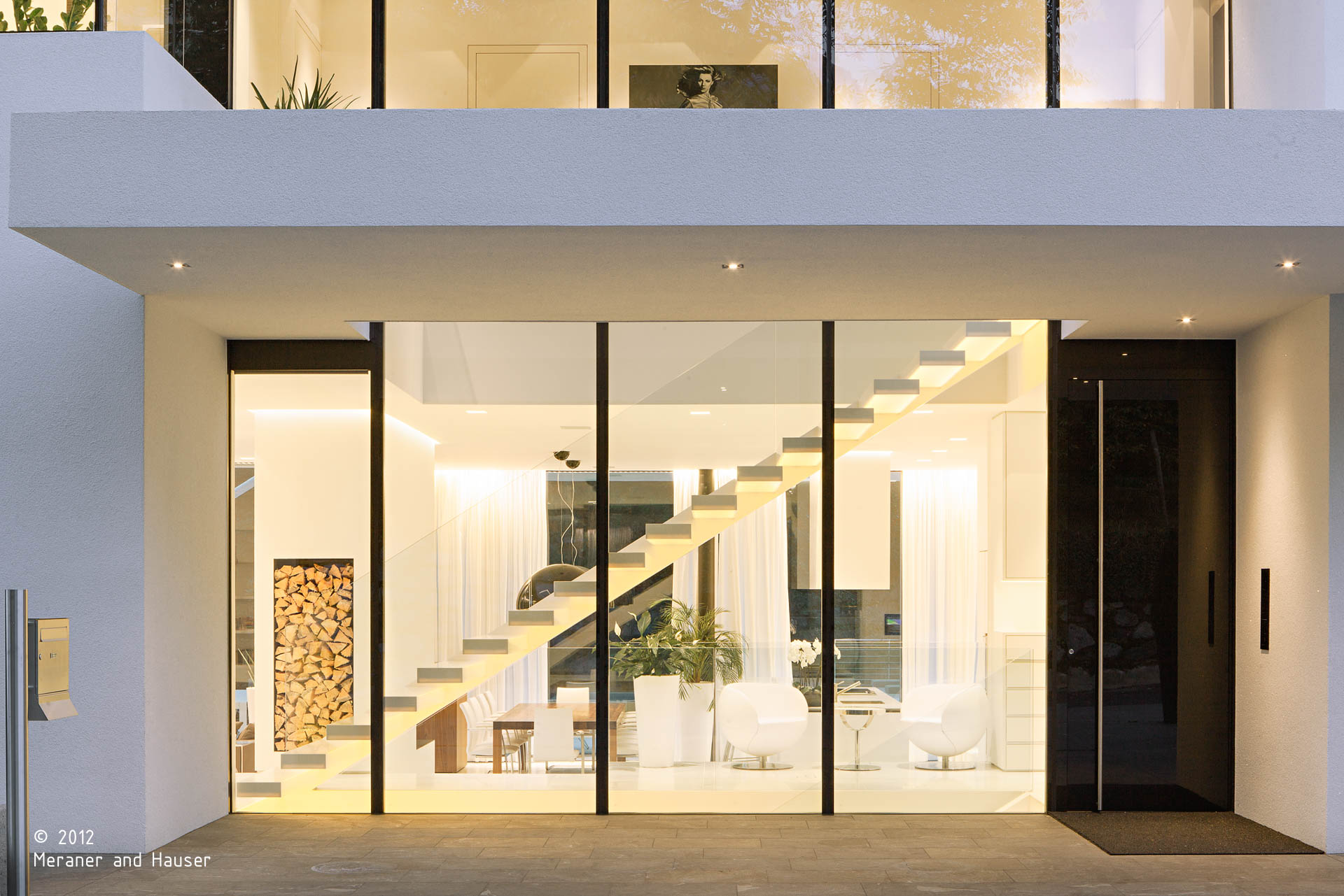 Haus M; Meran; Wohnprojekt; Architektur & Landschaft; Luxusvilla; Glas; Urlaub in Südtirol; Luxushaus; Weinkeller; Einfamilienvilla; Schwimmbad; Garten; Natur; zeitgenössische Architektur; monovolume architecture + design; Architektur Südtirol; monovolume Architekten