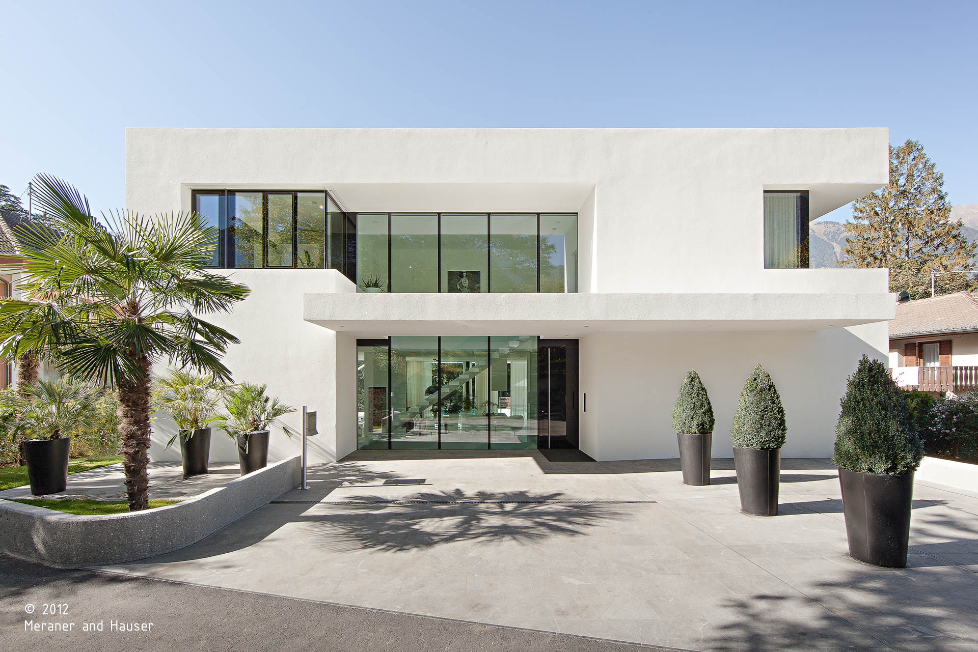 Haus M; Meran; Wohnprojekt; Architektur & Landschaft; Luxusvilla; Glas; Urlaub in Südtirol; Luxushaus; Weinkeller; Einfamilienvilla; Schwimmbad; Garten; Natur; zeitgenössische Architektur; monovolume architecture + design; Architektur Südtirol; monovolume Architekten