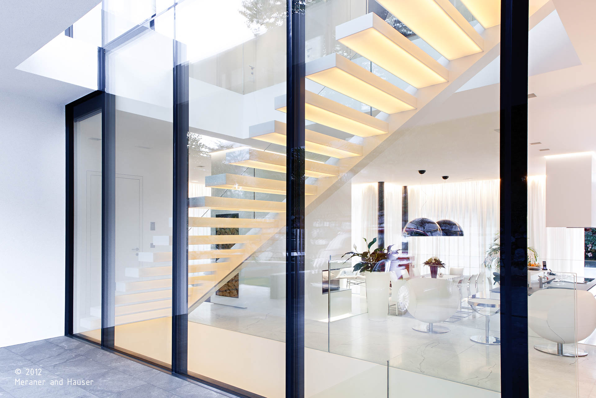 Haus M; Meran; Wohnprojekt; Architektur & Landschaft; Luxusvilla; Glas; Urlaub in Südtirol; Luxushaus; Weinkeller; Einfamilienvilla; Schwimmbad; Garten; Natur; zeitgenössische Architektur; monovolume architecture + design; Architektur Südtirol; monovolume Architekten