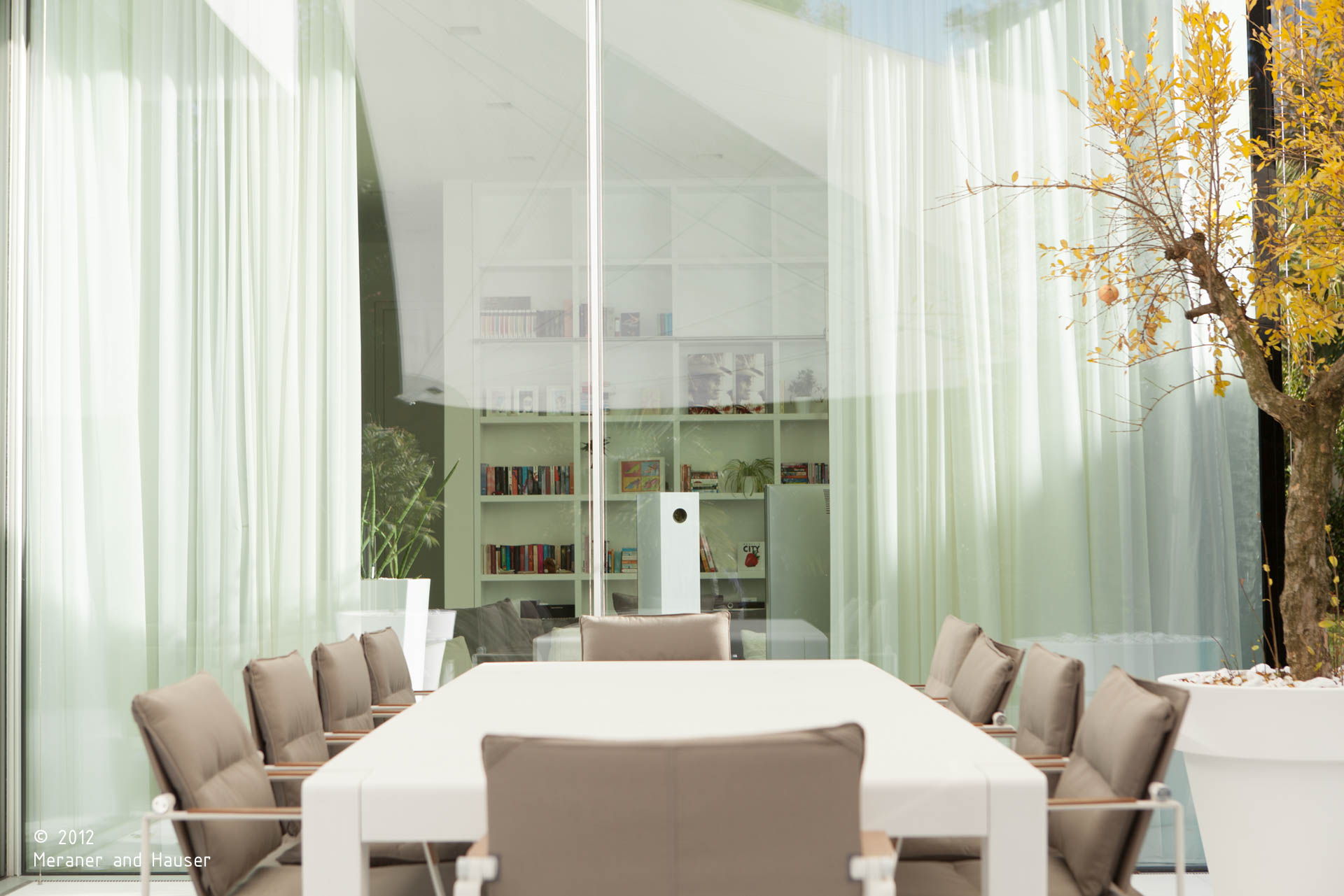 Haus M; Meran; Wohnprojekt; Architektur & Landschaft; Luxusvilla; Glas; Urlaub in Südtirol; Luxushaus; Weinkeller; Einfamilienvilla; Schwimmbad; Garten; Natur; zeitgenössische Architektur; monovolume architecture + design; Architektur Südtirol; monovolume Architekten