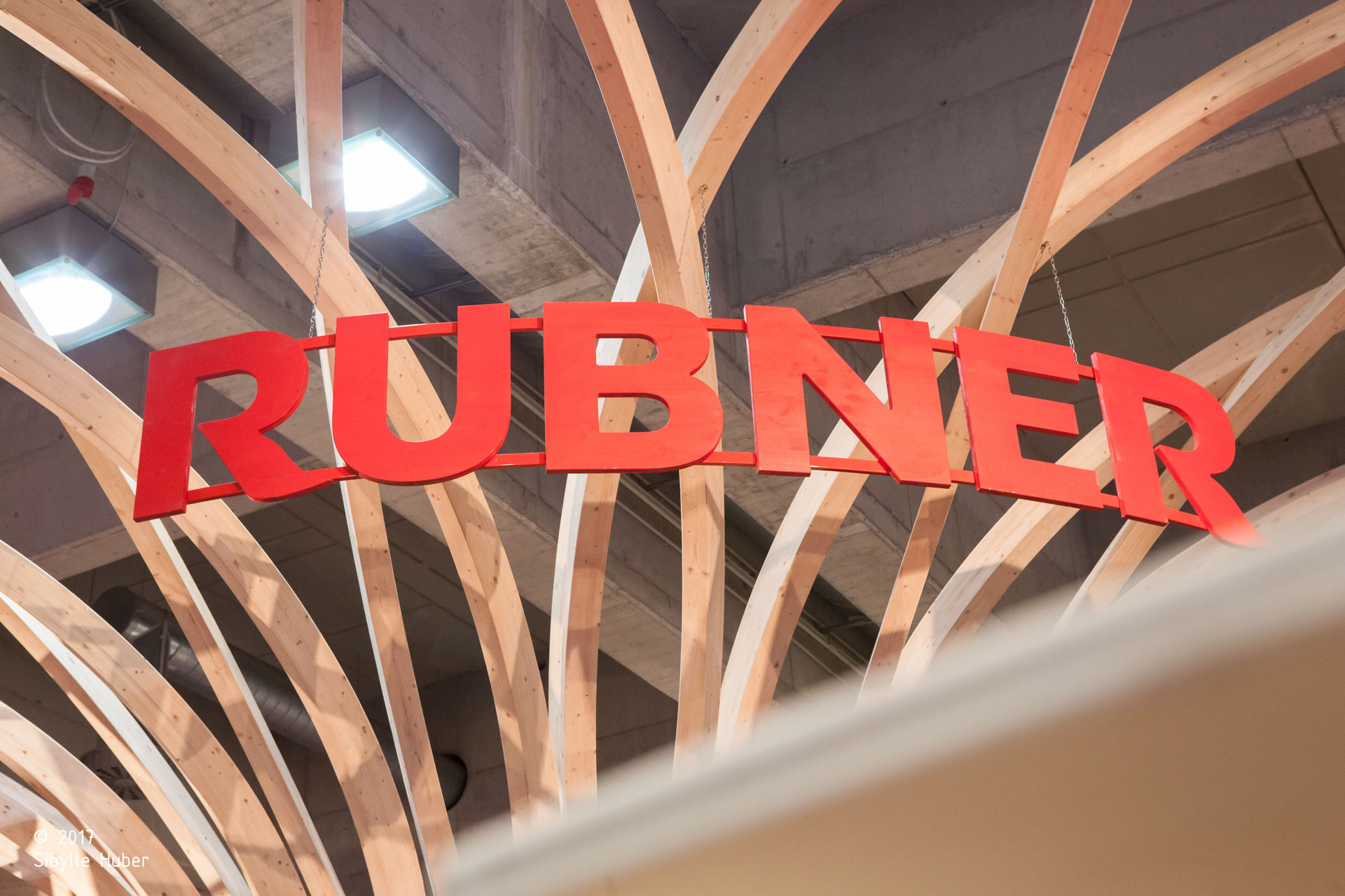 Rubner stand espositivo; MADE expo 2012; Milano; monovolume architecture + design; architettura Alto Adige; architettura moderna; monovolume architetti, stand fieristico; interior design