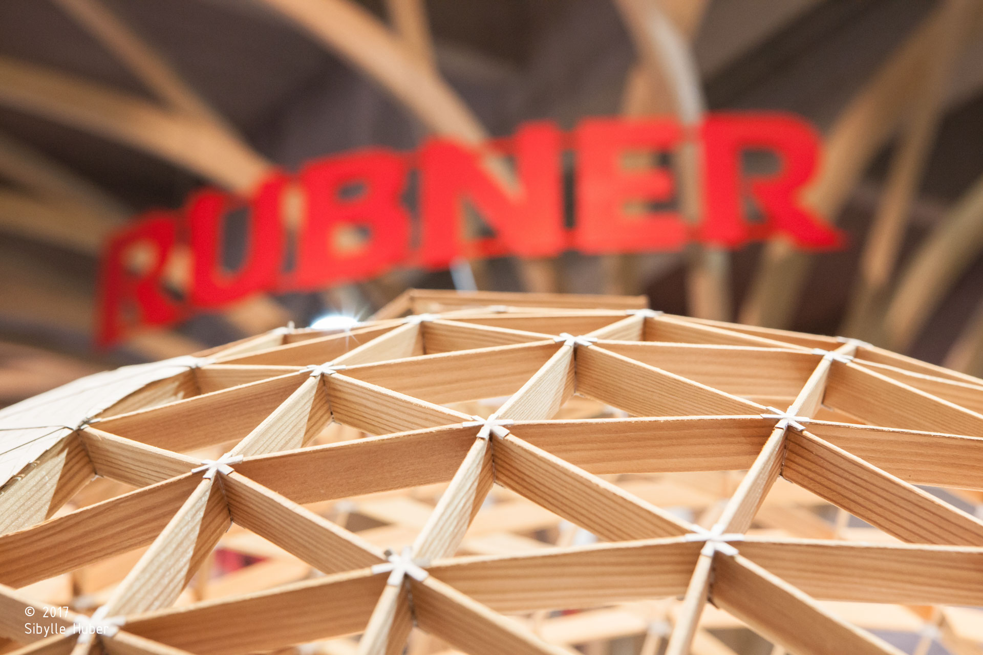 Rubner stand espositivo; MADE expo 2012; Milano; monovolume architecture + design; architettura Alto Adige; architettura moderna; monovolume architetti, stand fieristico; interior design