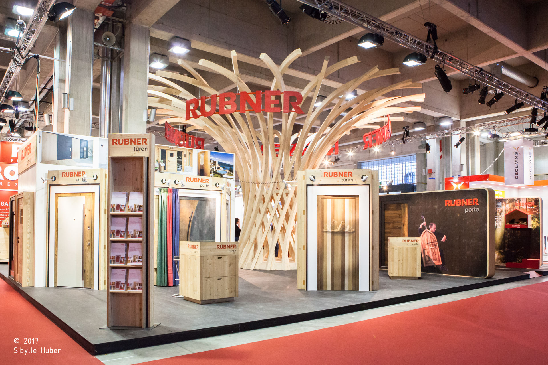 Rubner stand espositivo; MADE expo 2012; Milano; monovolume architecture + design; architettura Alto Adige; architettura moderna; monovolume architetti, stand fieristico; interior design