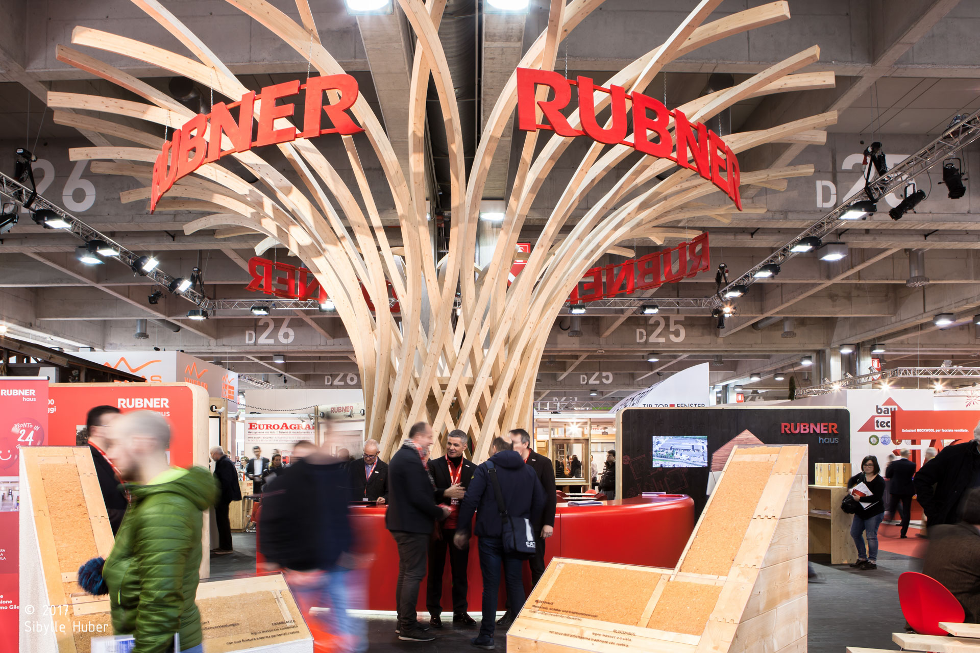 Rubner stand espositivo; MADE expo 2012; Milano; monovolume architecture + design; architettura Alto Adige; architettura moderna; monovolume architetti, stand fieristico; interior design