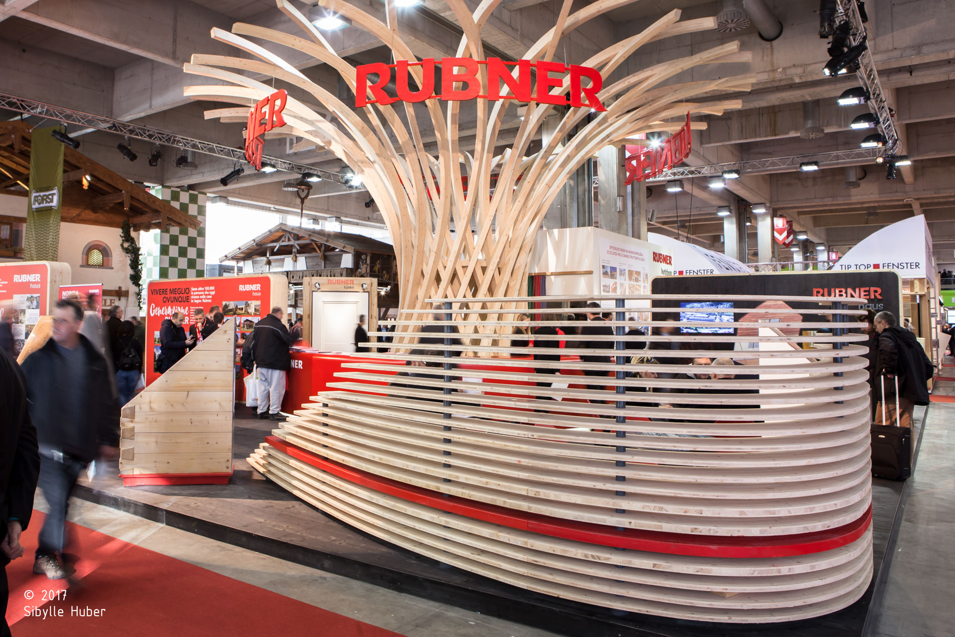 Rubner stand espositivo; MADE expo 2012; Milano; monovolume architecture + design; architettura Alto Adige; architettura moderna; monovolume architetti, stand fieristico; interior design