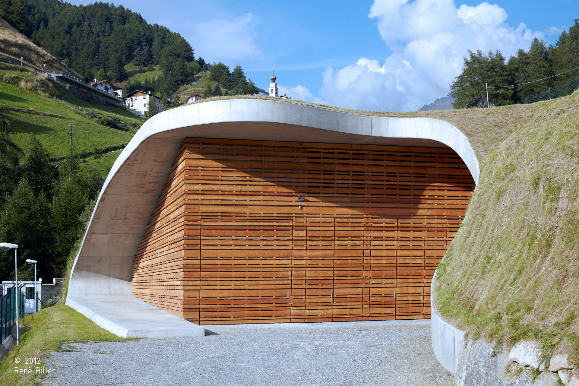 E-Werk Punibach; Mals; Architektur & Landschaft; Natur; alpine Landschaft; Lärchenholz; Puni energia Srl ; monovolume architecture + design; Architektur Südtirol; moderne Architektur; monovolume Architekt