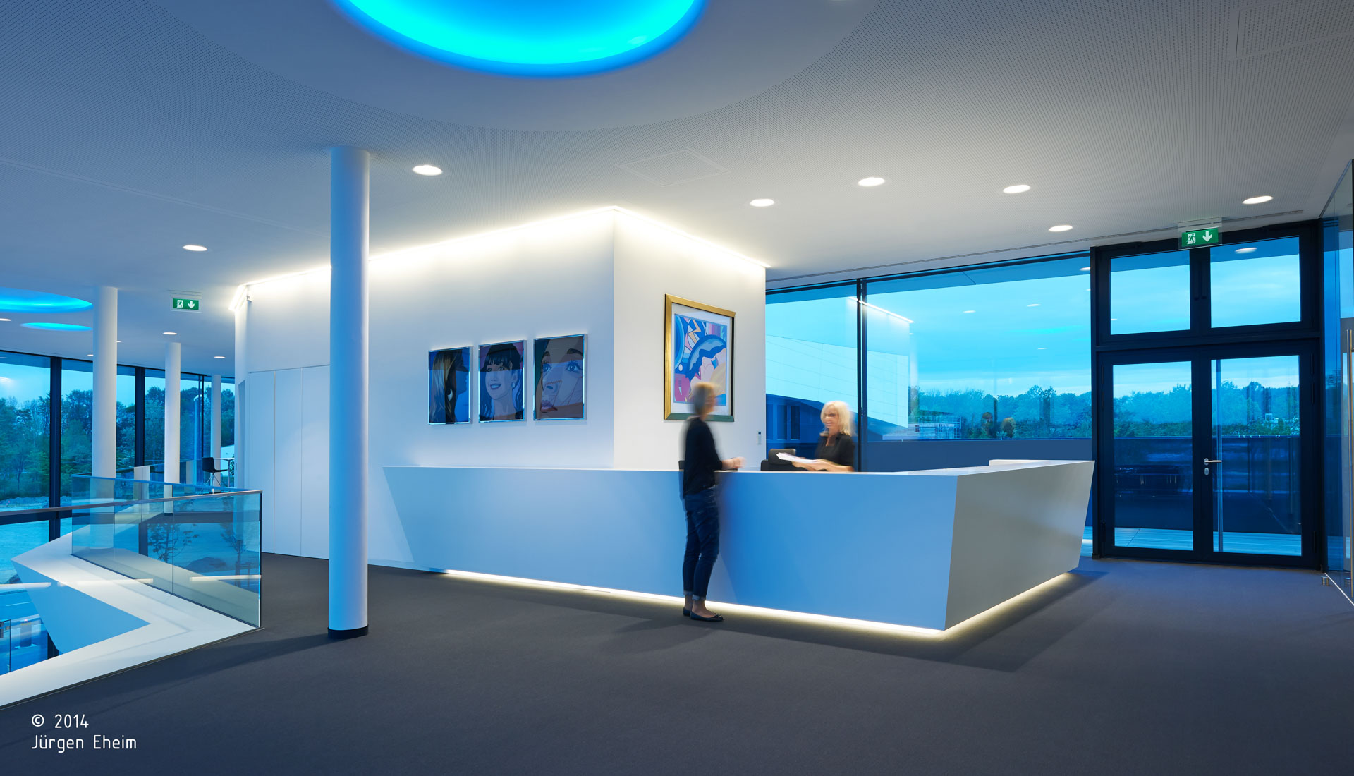 Probat srl; Ingolstadt; Sede Aziendale; Headquarters; Uffici; Facciata vetrata; Magazzino; Corian; Illumiazione architettura; architetto illuminazione interni; architettura moderna; monovolume architecture + design; architettura Alto Adige; monovolume architetti