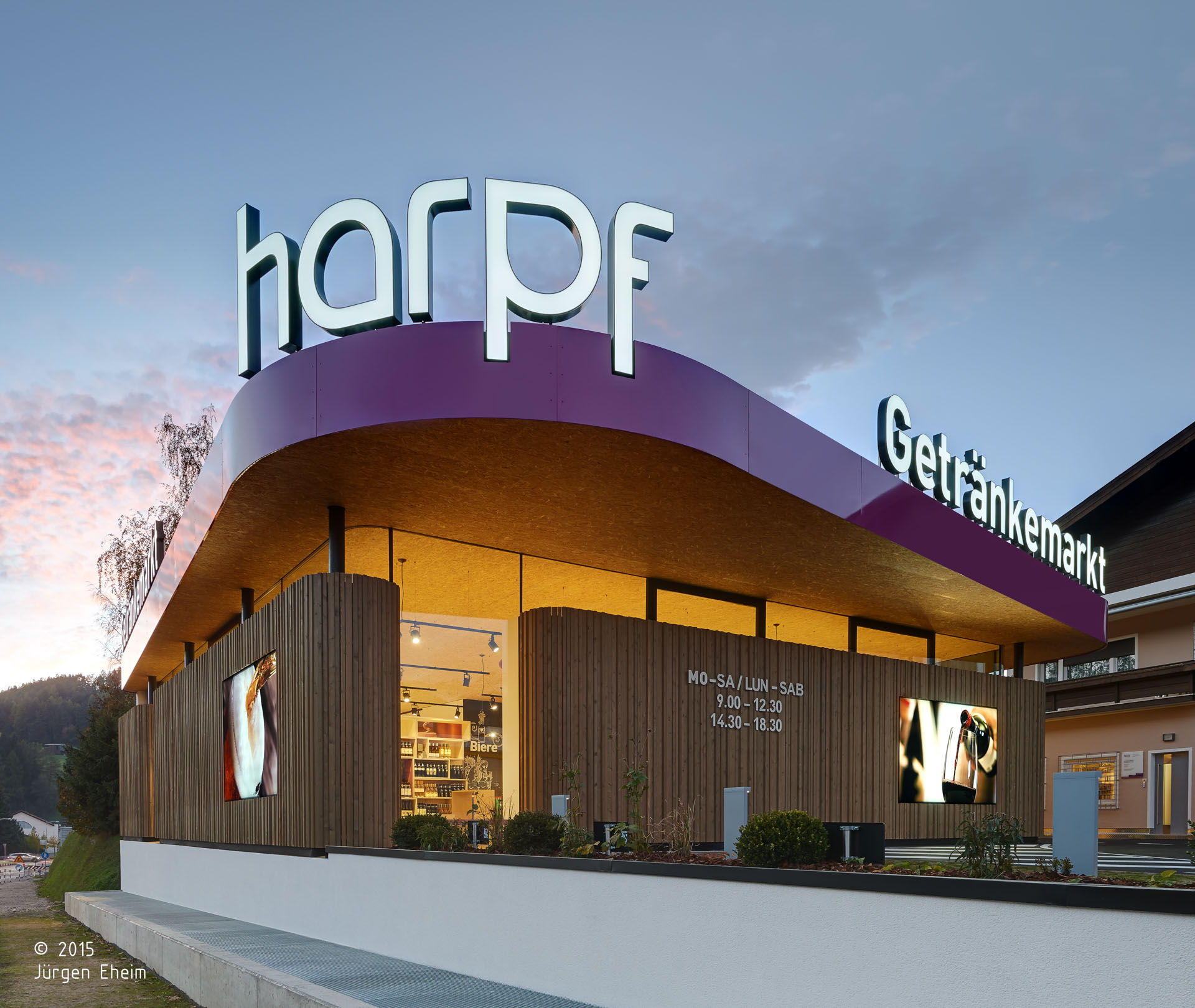 Harpf; Mercato del Bere; Brunico; drinks; gastronomia; bevande Viola; Mercato Design; monovolume architecture + design; architettura Alto Adige; architettura moderna; monovolume architetti