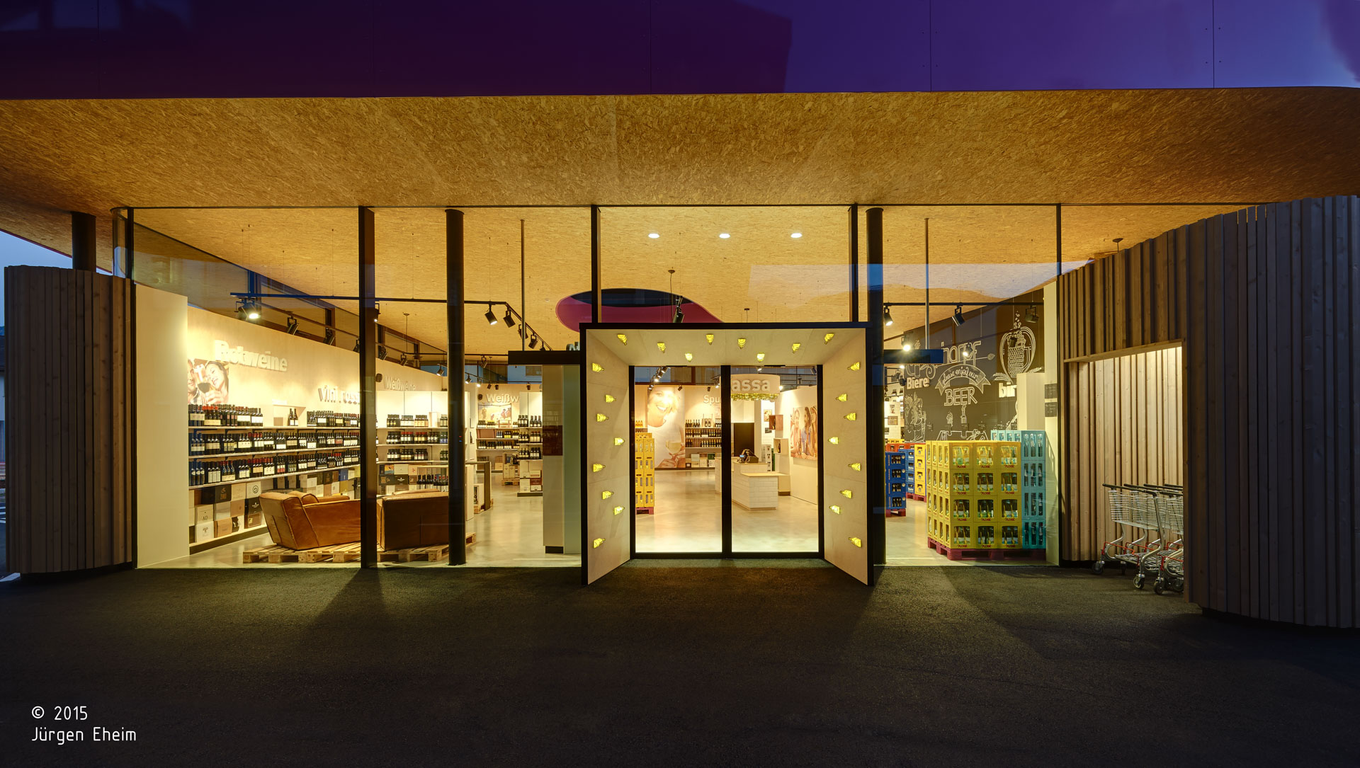 Harpf; Mercato del Bere; Brunico; drinks; gastronomia; bevande Viola; Mercato Design; monovolume architecture + design; architettura Alto Adige; architettura moderna; monovolume architetti