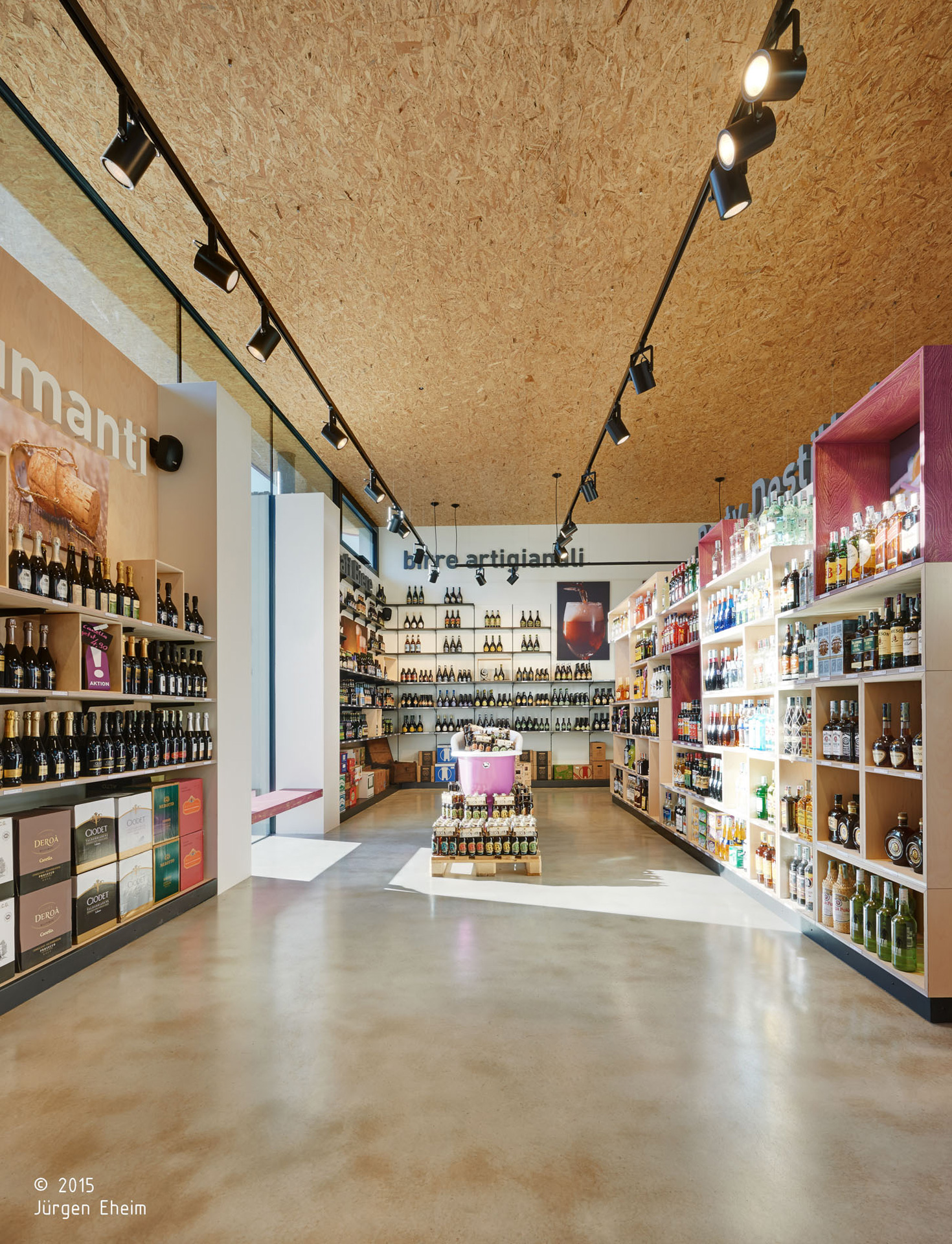 Harpf; Mercato del Bere; Brunico; drinks; gastronomia; bevande Viola; Mercato Design; monovolume architecture + design; architettura Alto Adige; architettura moderna; monovolume architetti