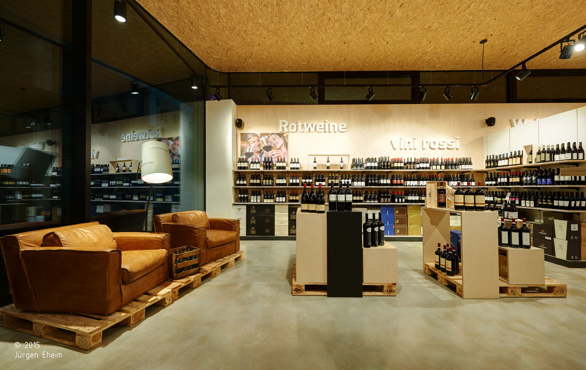 Harpf; Mercato del Bere; Brunico; drinks; gastronomia; bevande Viola; Mercato Design; monovolume architecture + design; architettura Alto Adige; architettura moderna; monovolume architetti