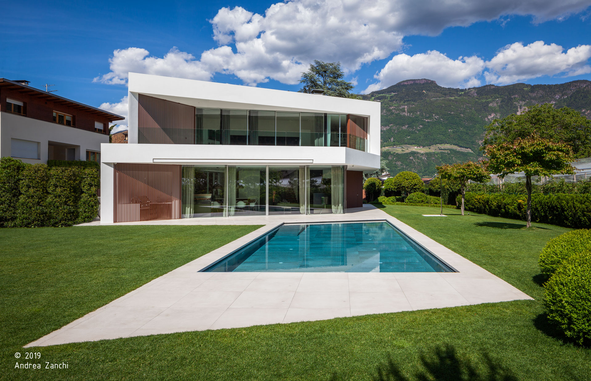 Casa G; Lana; Alto Adige; Architettura & PaesaggaHouse G; Lana; South Tyrol; Architecture & Landscape; Nature; Villa; Luxury House; Pool; contemporary architecture; studio monovolume architecture + design; monovolume Bolzano; architecture South Tyrol; architecture studio Bolzano; monovolume architectsio; Natura; Villa; Casa di lusso; Piscina Privata; architettura contemporanea; monovolume architecture + design; architettura Alto Adige; monovolume architetti